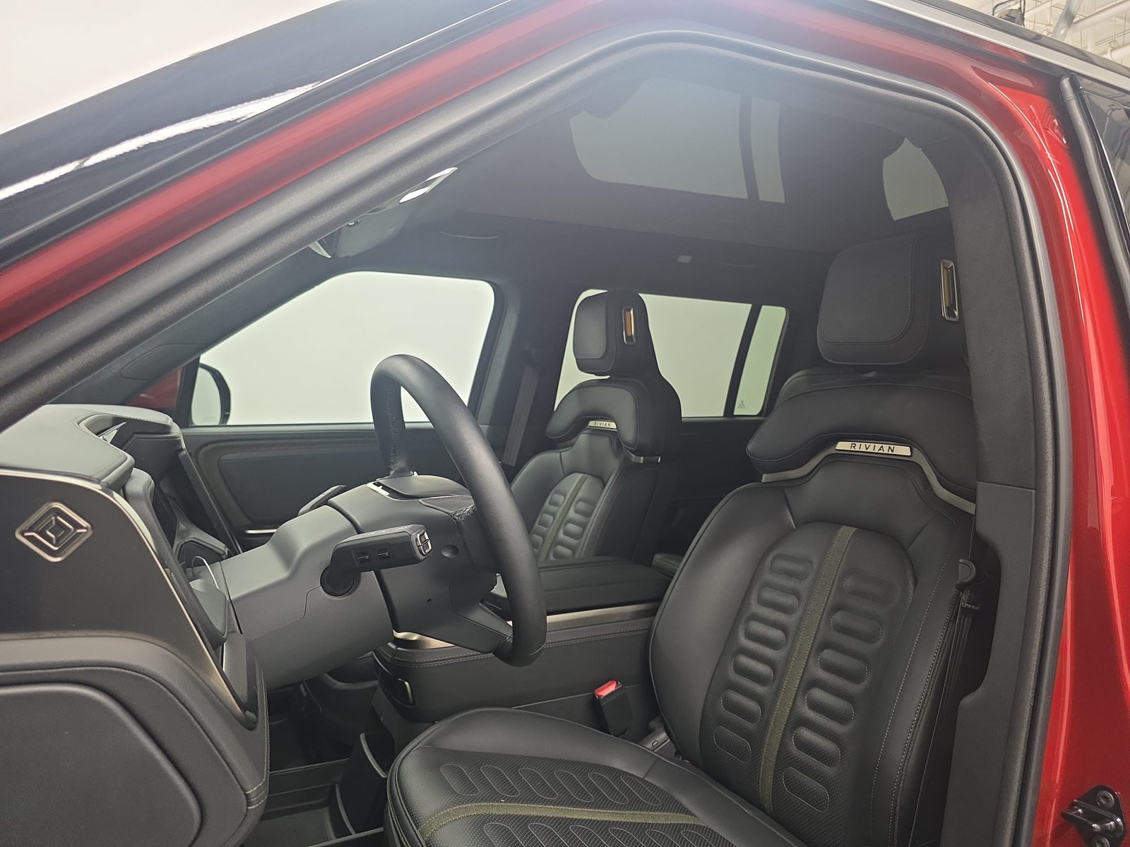 Used 2025 Rivian R1S Adventure Dual AWD/4WD image 20