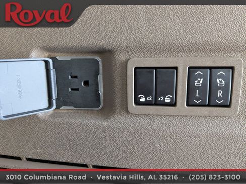 Used 2021 GMC Yukon XL Denali w/ Denali Premium Package RWD image 15