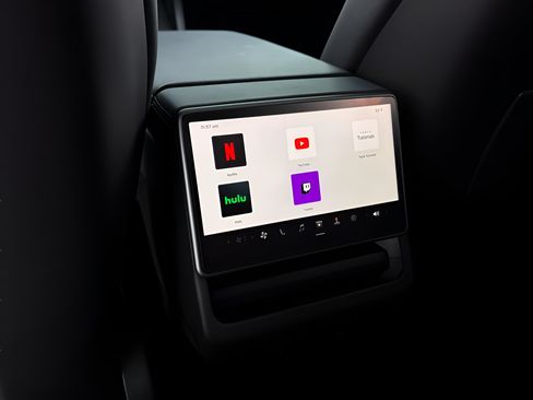 Used 2024 Tesla Model 3 Standard Range RWD image 16