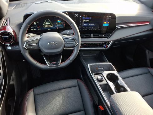 Used 2026 Chevrolet Equinox RS w/ Convenience Package III image 11