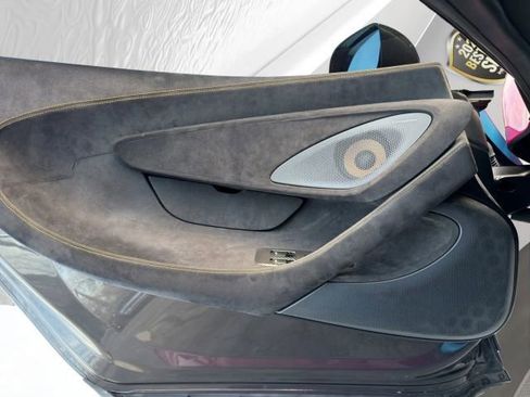 Used 2020 McLaren 600LT Spider image 12