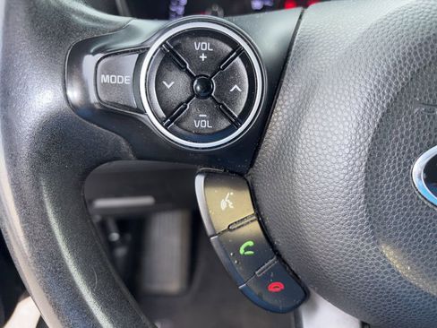 Used 2016 Kia Soul + image 14