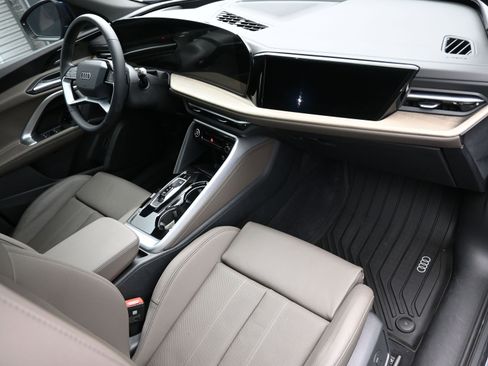 Used 2025 Audi Q5 Prestige image 42