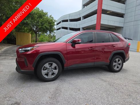 Used 2022 Toyota RAV4 XLE FWD image 3