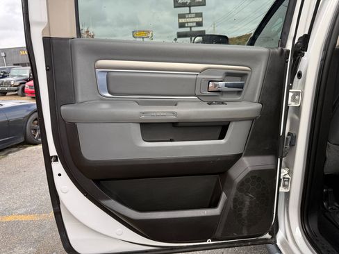 Used 2018 RAM 2500 SLT image 19