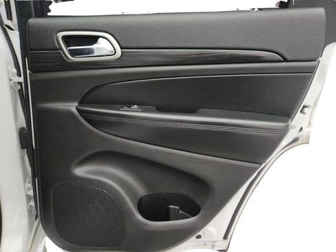 Used 2019 Jeep Grand Cherokee Altitude image 28