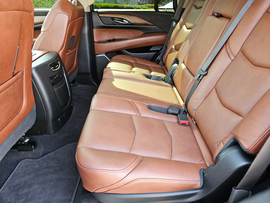 Used 2020 Cadillac Escalade Premium Luxury w/ Escalade Sport Edition AWD/4WD image 19