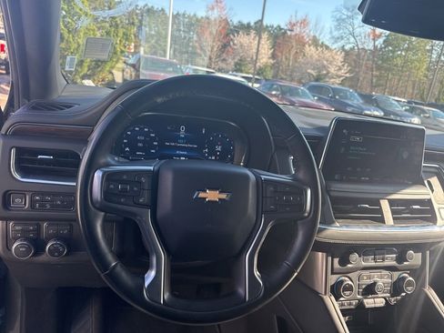 Used 2023 Chevrolet Suburban Premier image 10