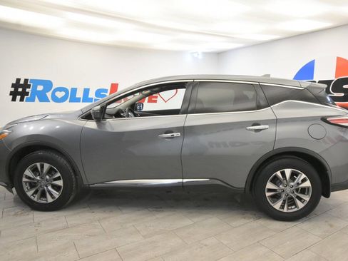 Used 2018 Nissan Murano S image 2