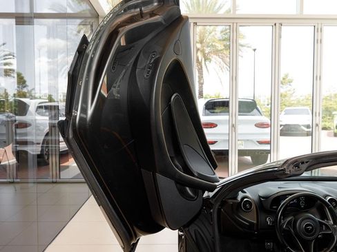 Used 2019 McLaren 570S Spider RWD image 22