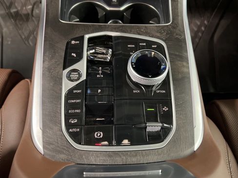 Used 2023 BMW X7 xDrive40i w/ Premium Package image 16