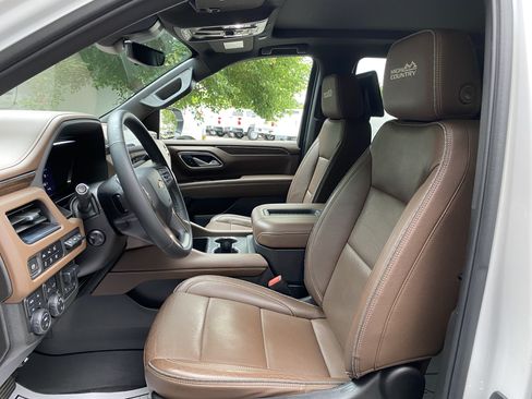 Used 2024 Chevrolet Tahoe High Country AWD/4WD image 16