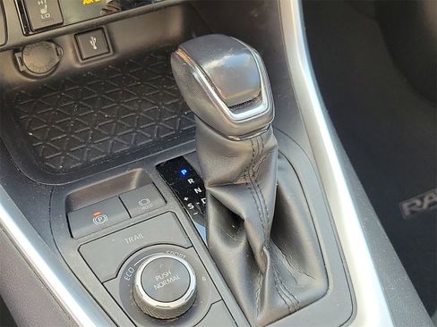 Used 2021 Toyota RAV4 XLE Premium image 29