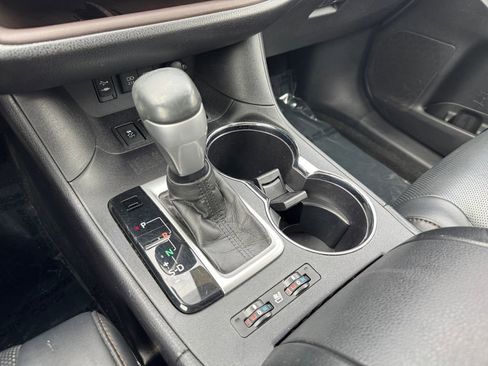 Certified 2018 Toyota Highlander Limited w/ Carpet Mat Package (TMS) AWD/4WD image 25