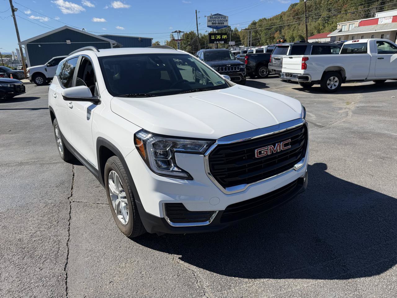 Used 2023 GMC Terrain SLE w/ Driver Convenience Package AWD/4WD image 2