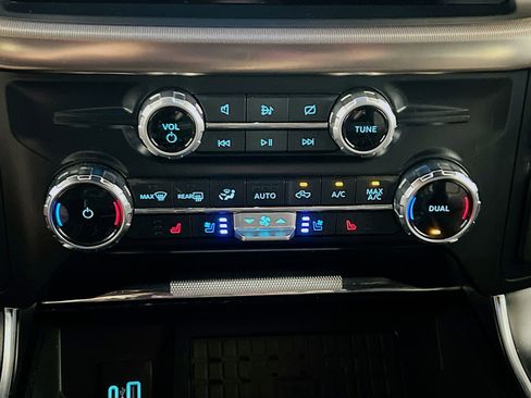 Used 2023 Ford F150 Raptor w/ Raptor 37 Performance Package AWD/4WD image 12