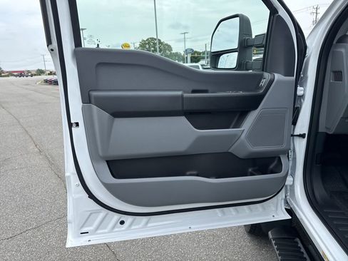 New 2025 Ford F550 4x4 Regular Cab Super Duty image 11