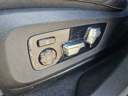 Used 2023 BMW X6 xDrive40i w/ Executive Package image 17
