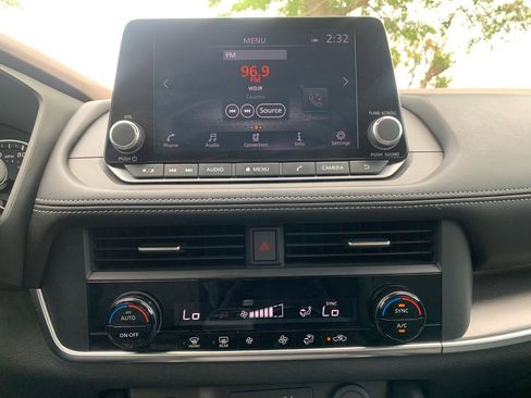 Used 2023 Nissan Rogue SV FWD image 16