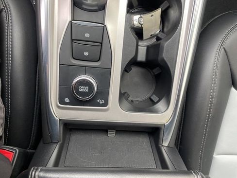 Used 2022 Ford Explorer XLT w/ Equipment Group 202A image 13