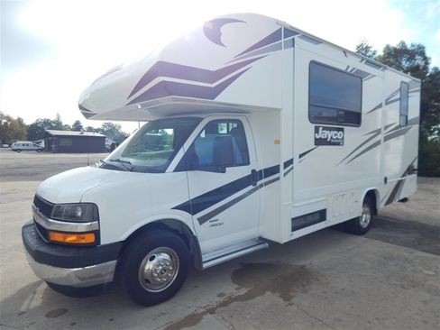 Used 2020 Chevrolet Express 4500 w/ RV Package image 7