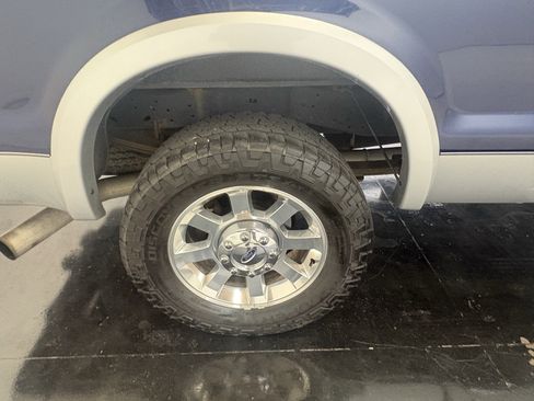 Used 2010 Ford F250 Lariat image 10