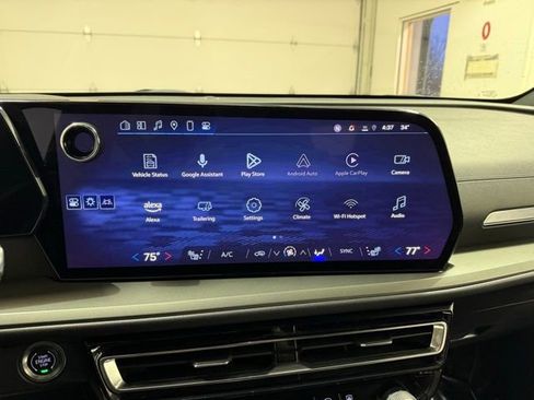 Certified 2025 Chevrolet Traverse LT image 17