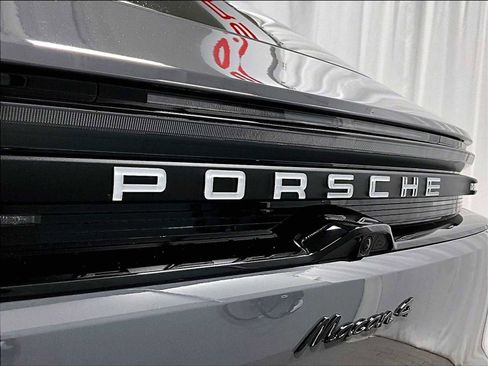 New 2026 Porsche Macan 4 Electric AWD/4WD image 33