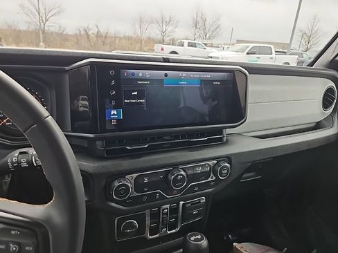 Used 2024 Jeep Wrangler Sport S image 19