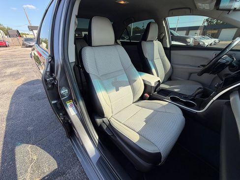 Used 2015 Toyota Camry SE FWD image 16