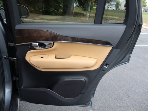 Used 2018 Volvo XC90 T6 Momentum w/ Convenience Package image 27