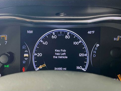 Used 2022 Jeep Grand Cherokee Laredo X image 12