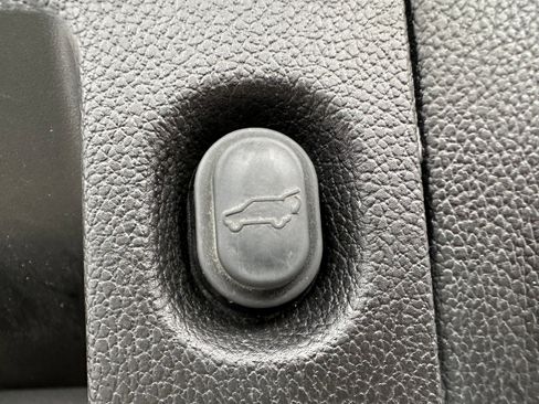 Used 2019 Chevrolet Suburban LT image 15