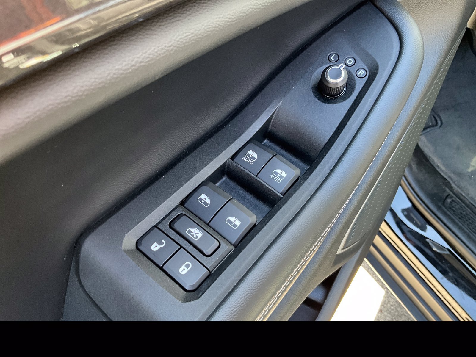 Used 2020 Jeep Grand Cherokee Altitude AWD/4WD image 12