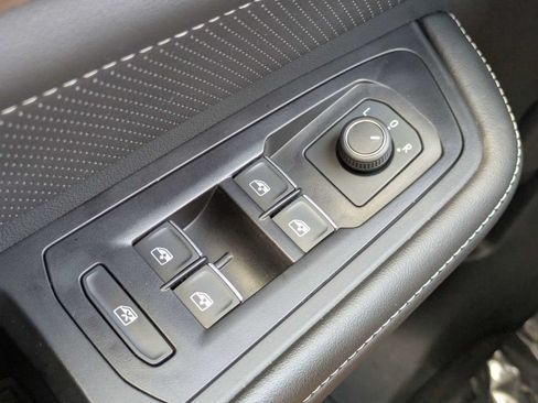 Used 2025 Volkswagen Atlas SE FWD image 24