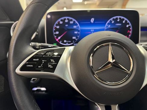 Used 2025 Mercedes-Benz C 300 Sedan image 17