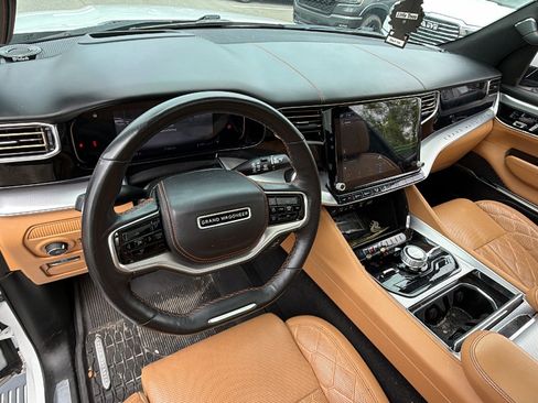 Used 2022 Jeep Grand Wagoneer Series III w/ Rear Seat Video Group 1 AWD/4WD image 28
