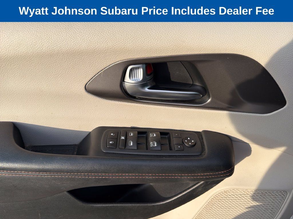 Used 2020 Chrysler Pacifica Touring FWD image 20