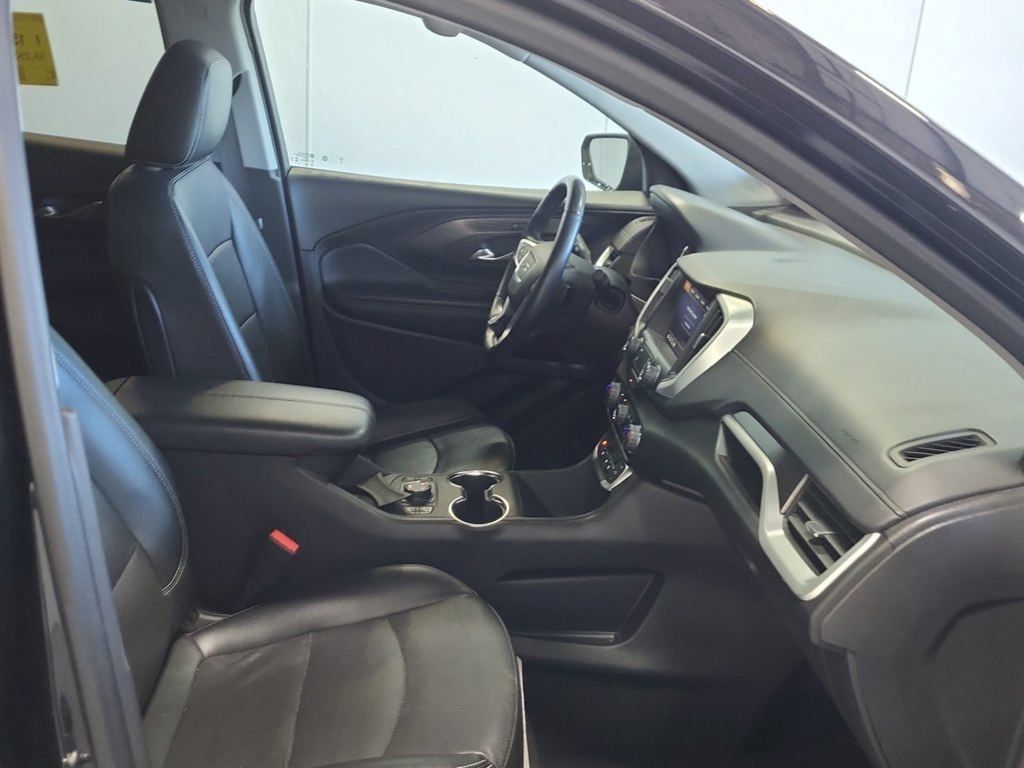 Used 2024 GMC Terrain SLT AWD/4WD image 3