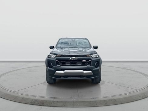 Used 2024 Chevrolet Colorado Trail Boss w/ Technology Package AWD/4WD image 3