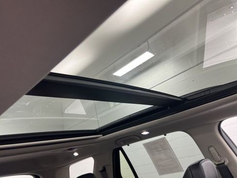 Used 2024 Honda Pilot Touring image 26