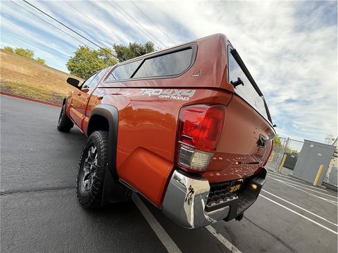 Used 2016 Toyota Tacoma TRD Off-Road w/ Towing Package AWD/4WD image 41