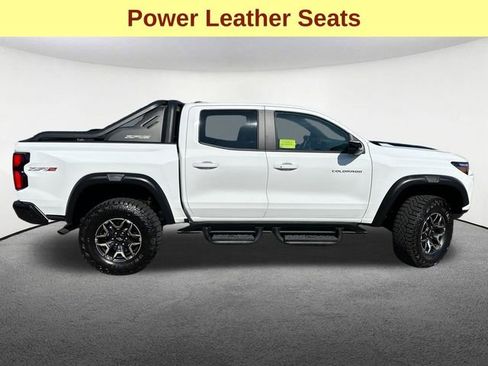 Used 2025 Chevrolet Colorado ZR2 w/ Technology Package AWD/4WD image 11