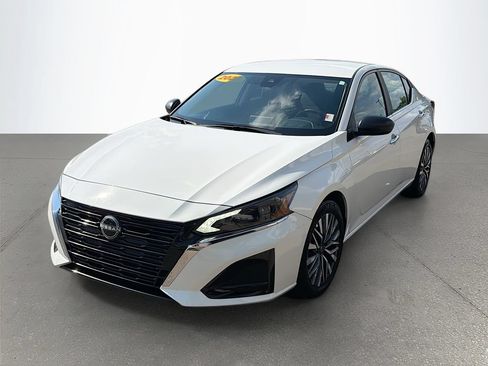 Used 2025 Nissan Altima 2.5 SV FWD image 8