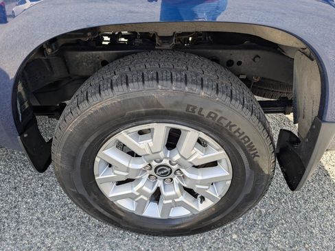 Used 2022 Nissan Frontier SV AWD/4WD image 10