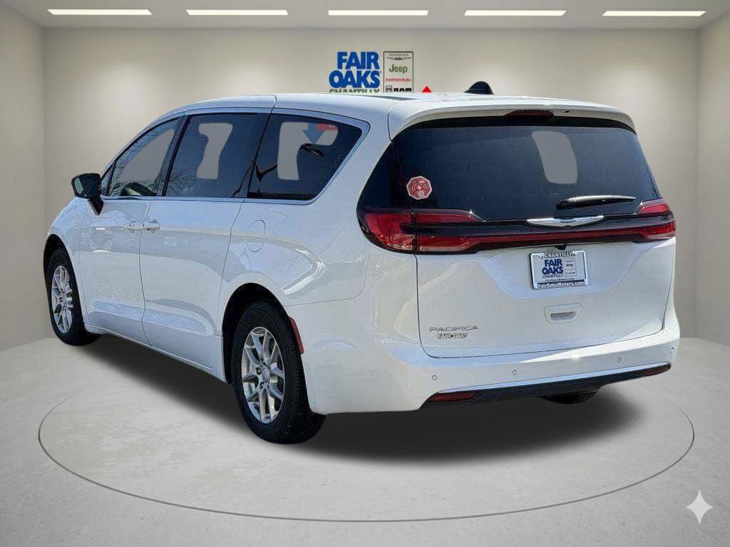 New 2026 Chrysler Pacifica Select FWD image 8