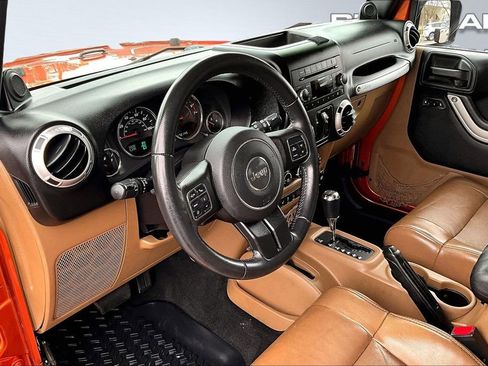 Used 2011 Jeep Wrangler Unlimited Sahara w/ Connectivity Group image 13