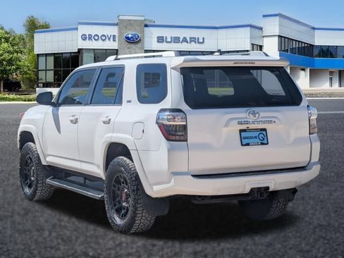 Used 2018 Toyota 4Runner SR5 AWD/4WD image 3