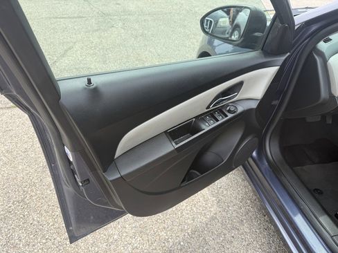 Used 2014 Chevrolet Cruze LS FWD image 11