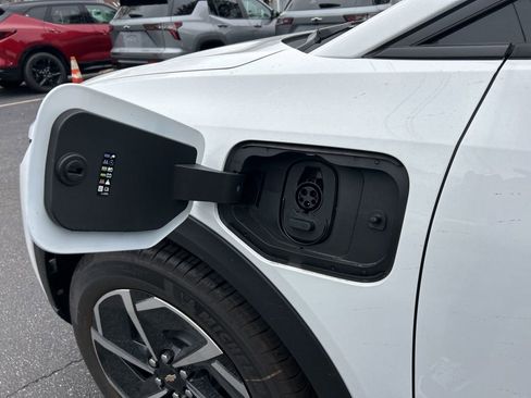 New 2026 Chevrolet Equinox EV LT image 8